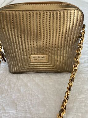 Beautiful Vintage Due Fratelli Crossbody Bag. Crafted fromGenuine Leather
